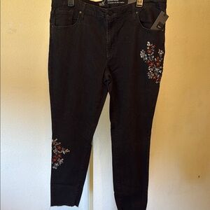 Mossimo Supply Co‎ Black Ankle Cropped Jeans with Embroidery